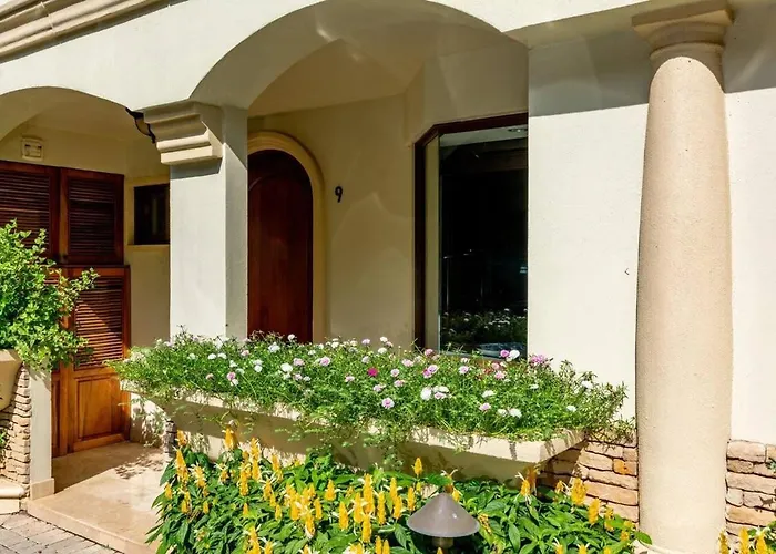 Modern Oceanfront With A Chic Coastal Design, Resort-style Amenities, And Direct Access Сasa de vacaciones Playa Flamingo