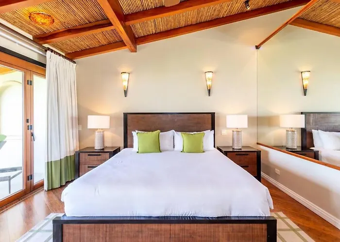 Modern Oceanfront With A Chic Coastal Design, Resort-style Amenities, And Direct Access Сasa de vacaciones *