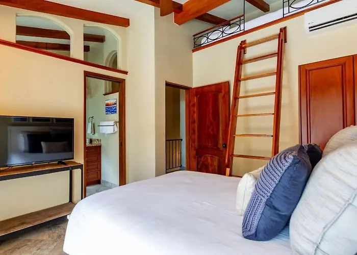 Сasa de vacaciones Modern Oceanfront With A Chic Coastal Design, Resort-style Amenities, And Direct Access *