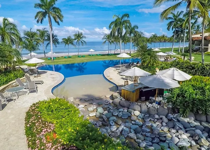 Modern Oceanfront With A Chic Coastal Design, Resort-style Amenities, And Direct Access Сasa de vacaciones