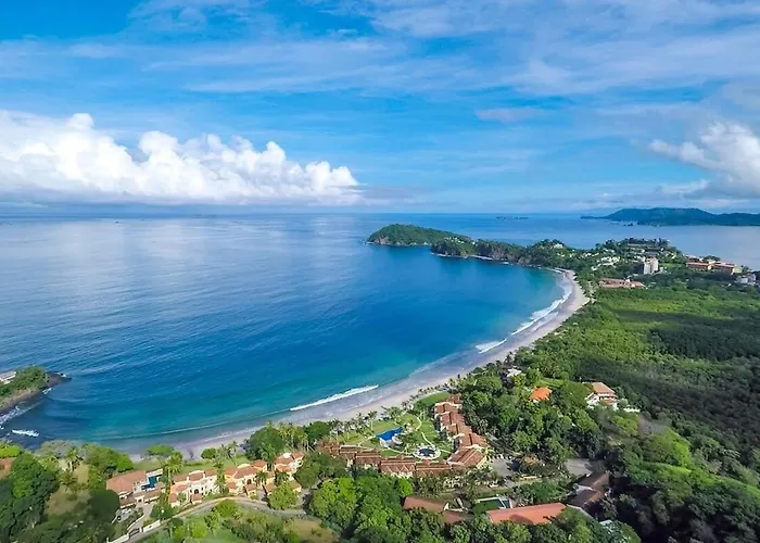 Сasa de vacaciones Modern Oceanfront With A Chic Coastal Design, Resort-style Amenities, And Direct Access *