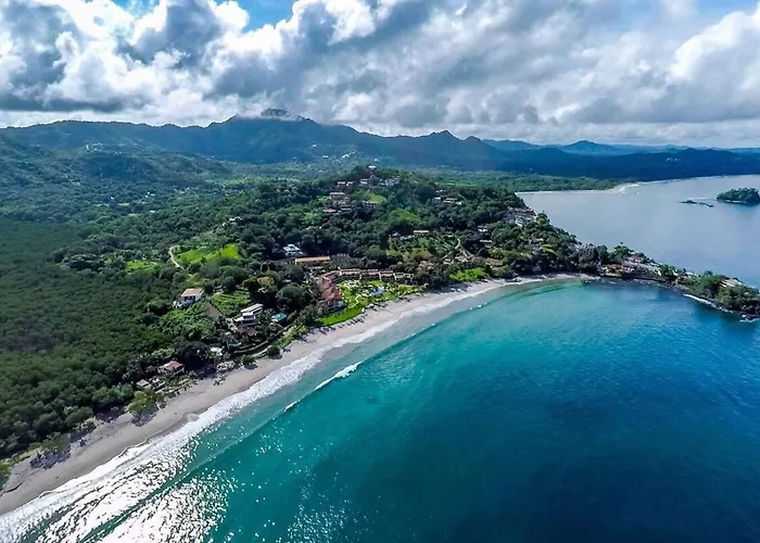 Modern Oceanfront With A Chic Coastal Design, Resort-style Amenities, And Direct Access Сasa de vacaciones *
